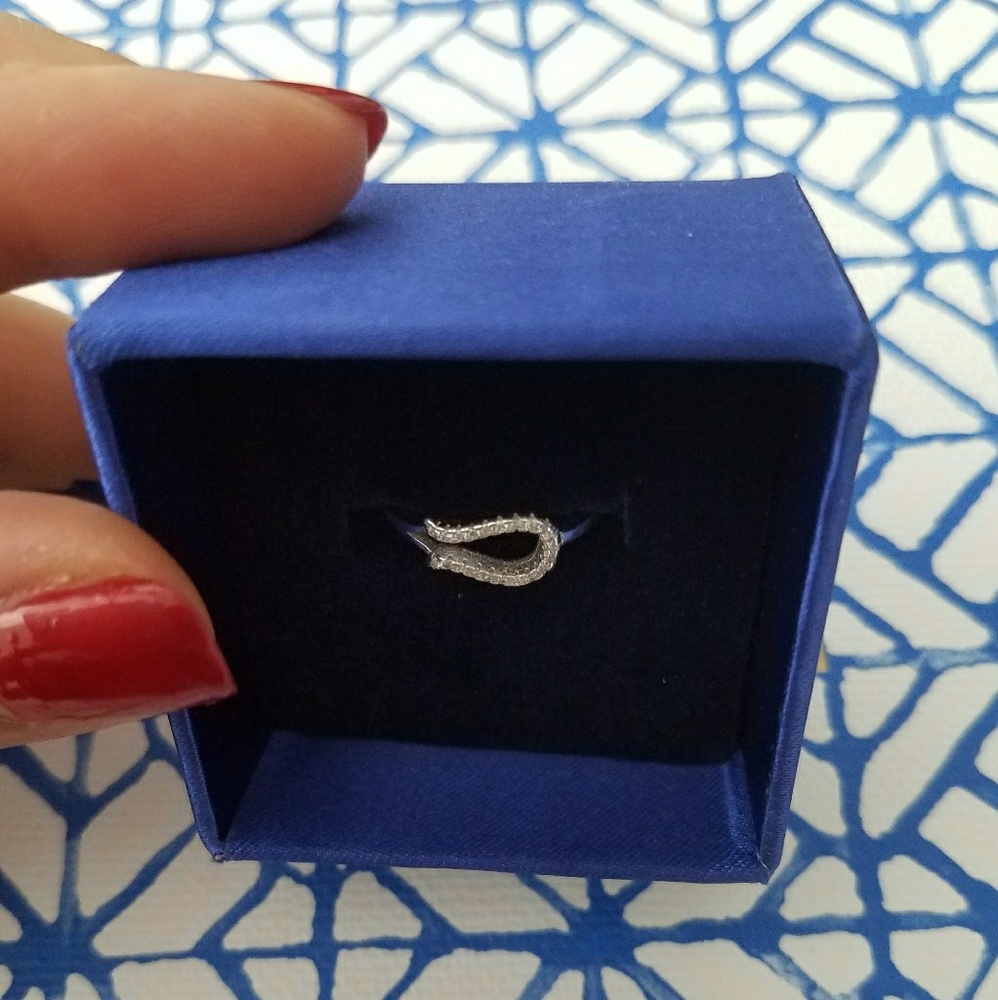 Nwot Chic Ring With Swarovski Elements - image 5